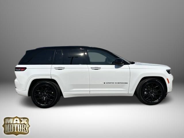 2025 Jeep Grand Cherokee Summit 9