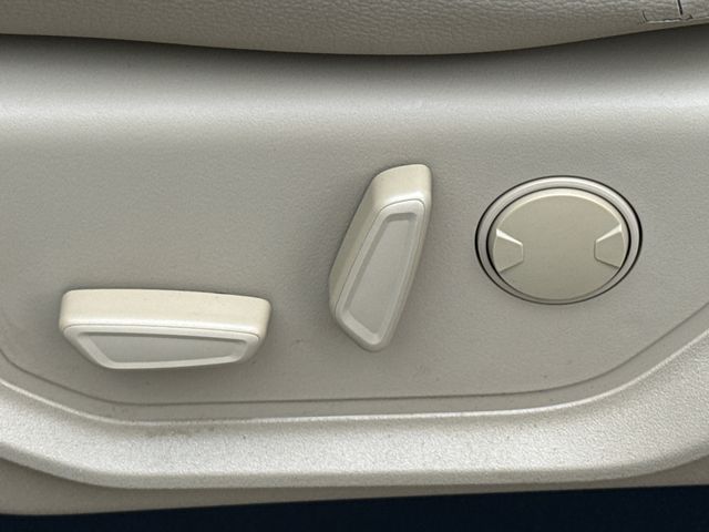 Used 2019 White Ford Lariat image 22