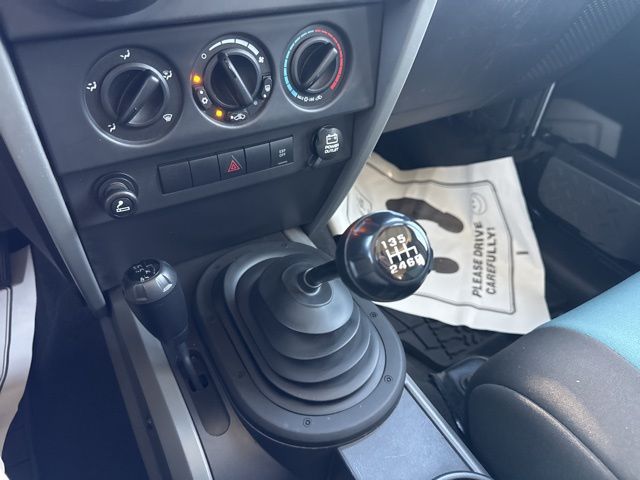 Used 2008 Black Jeep X image 21