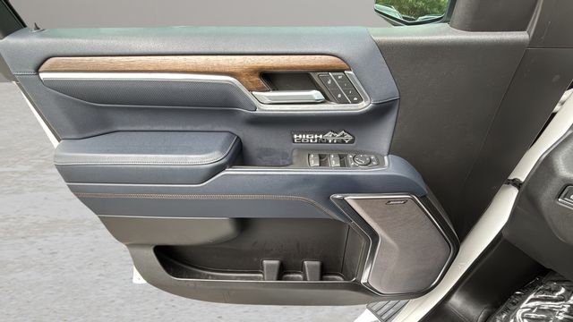 Used 2022 Beige Chevrolet High Country image 17