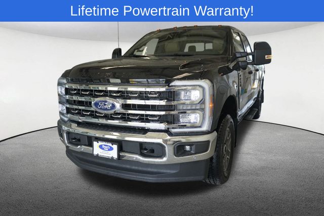 Agate Black Metallic 2026 Ford F-250 Super Duty Pickup Truck Four-Wheel Drive Automatic
