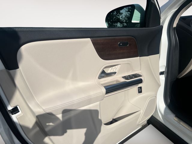 Used 2022 White Mercedes-Benz GLA 250 image 10