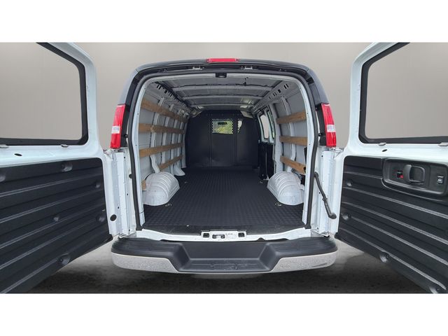 Used 2025 White GMC Work Van image 31