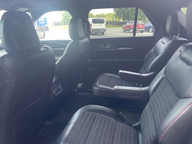 Used 2025 Gray Ford ST-Line image 10