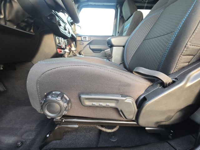 2025 Jeep Wrangler Rubicon 4xe:B02249