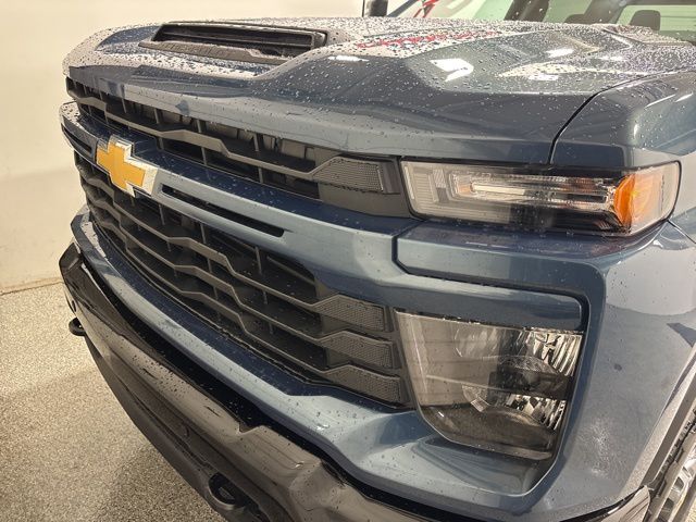 2025 Chevrolet Silverado 2500HD Custom photo