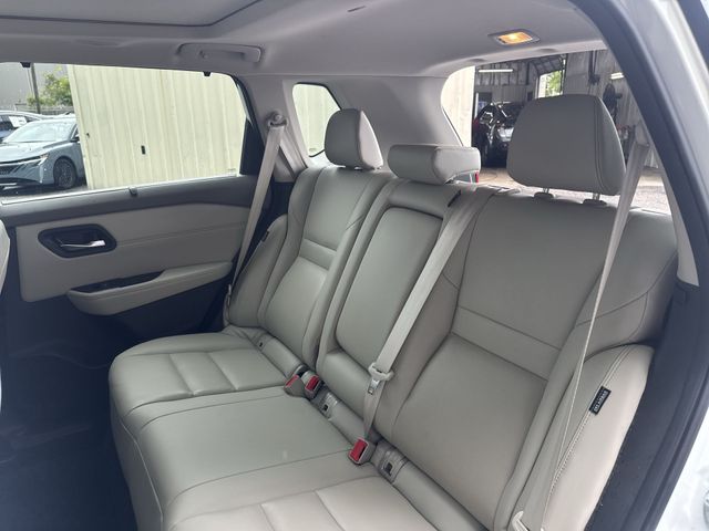 Used 2023 White Nissan SL image 14