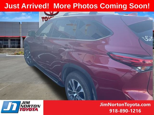 2021 Toyota Highlander XLE 8