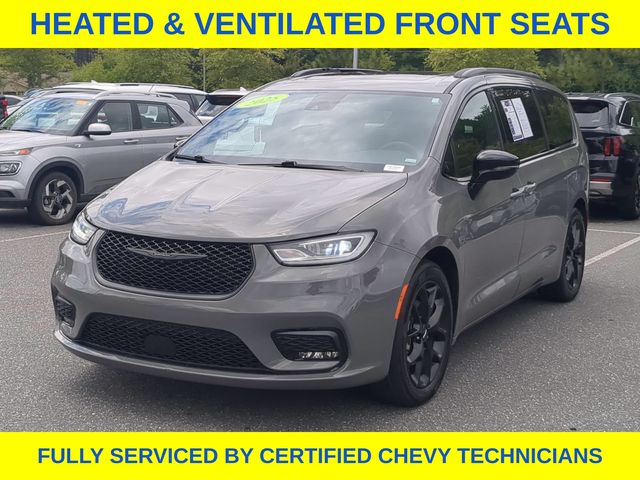 Used 2025 Chrysler Pacifica Van
