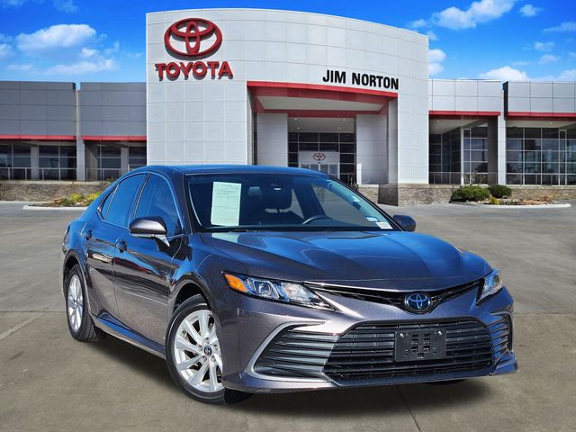 2024 Toyota Camry LE's photo
