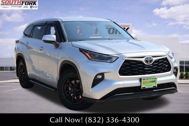 Celestial Silver Metallic 2021 Toyota Highlander LE FWD SUV / Crossover Front-Wheel Drive 8-Speed Automatic