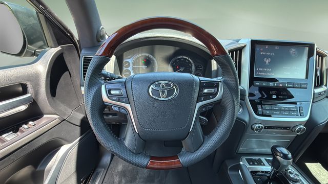 Used 2017 Black Toyota Base image 12