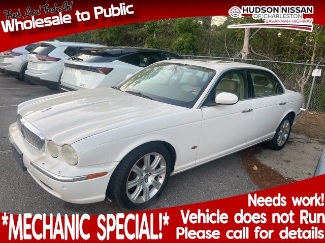 2006 White Jaguar XJ8 L RWD Sedan