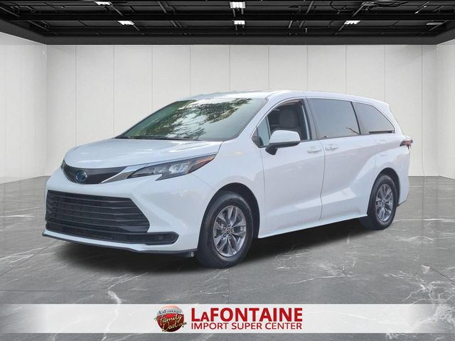 2025 Toyota Sienna LE