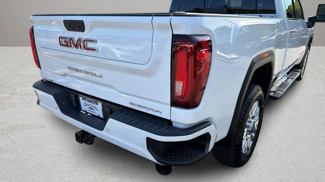 Used 2022 White GMC Denali image 44