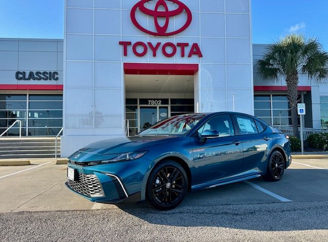 2026 Toyota Camry SE FWD