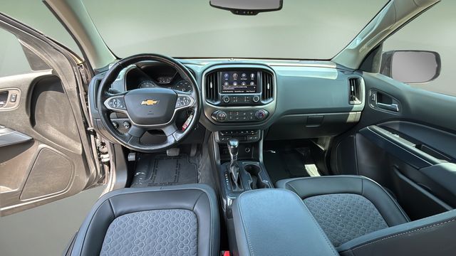 Used 2022 Gray Chevrolet Z71 image 17