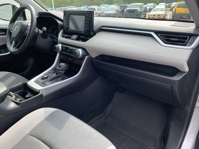2021 Toyota RAV4 Hybrid XLE photo