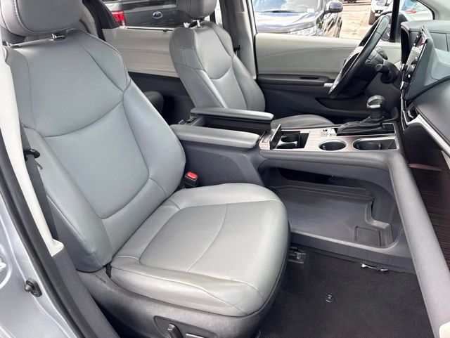 2023 Toyota Sienna XLE - Photo 15