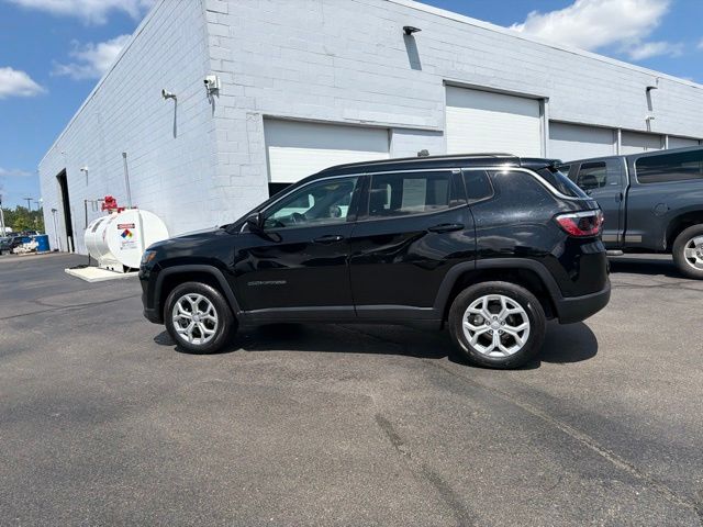 Used 2024 Black Jeep Latitude image 17