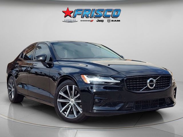 2022 Volvo S60 B5 Momentum AWD