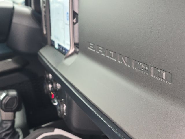 2023 Ford Bronco Big Bend:B02033