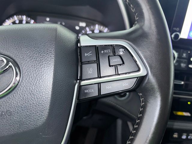 Used 2023 Toyota Highlander SUV