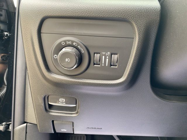 2026 Jeep Grand Cherokee - Diamond Black exterior view 13