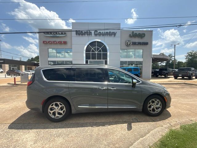 2023 Chrysler Pacifica Limited FWD