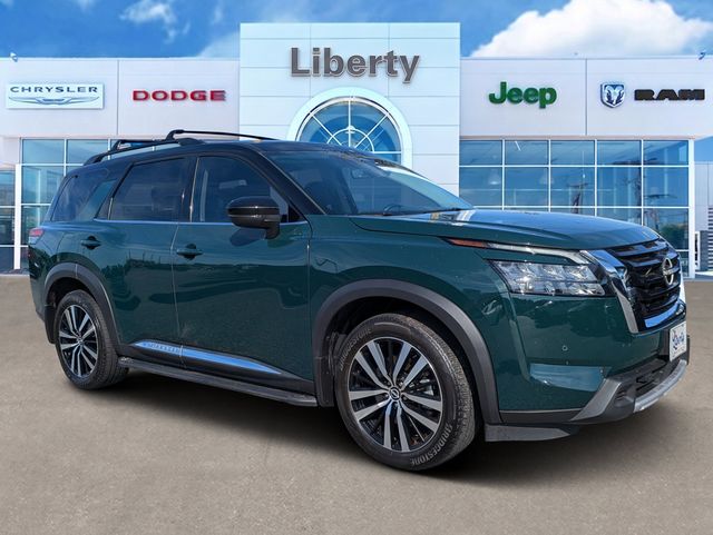  2025 Nissan Pathfinder Platinum 4WD   