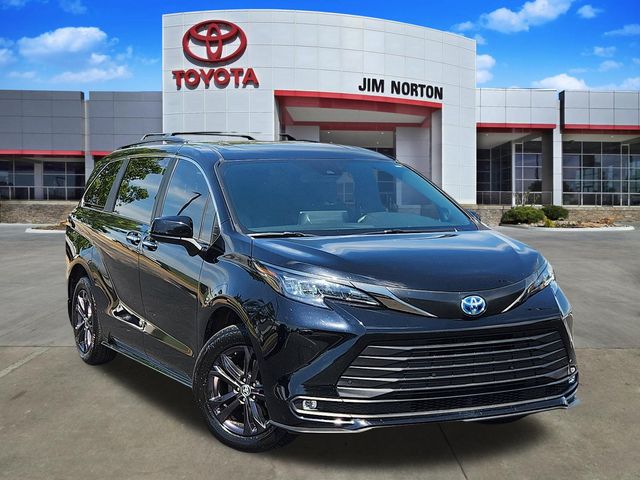 2024 Toyota Sienna Woodland Edition Hybrid AWD's photo