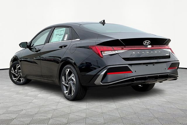 2024 Hyundai Elantra Hybrid Limited photo