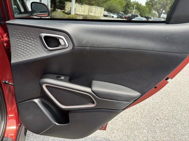 2024 Kia Soul LX - Photo 19