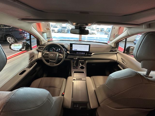 Used 2026 Toyota Sienna Van