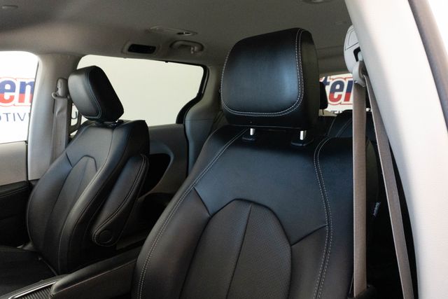 Used 2024 Chrysler Pacifica Van