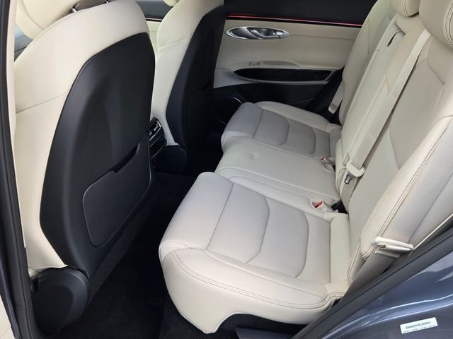 2027 Genesis Gv70