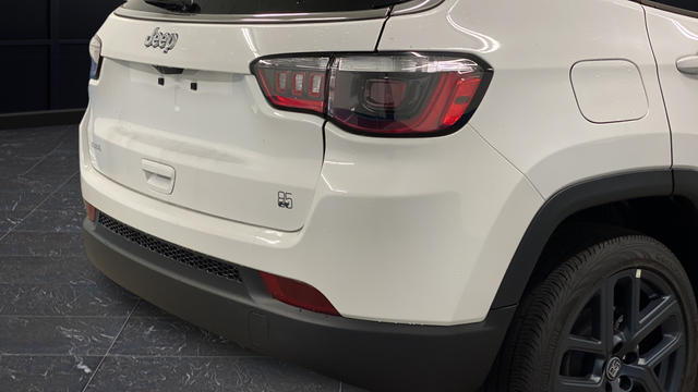 New 2026 Bright White Clearcoat Jeep  image 39