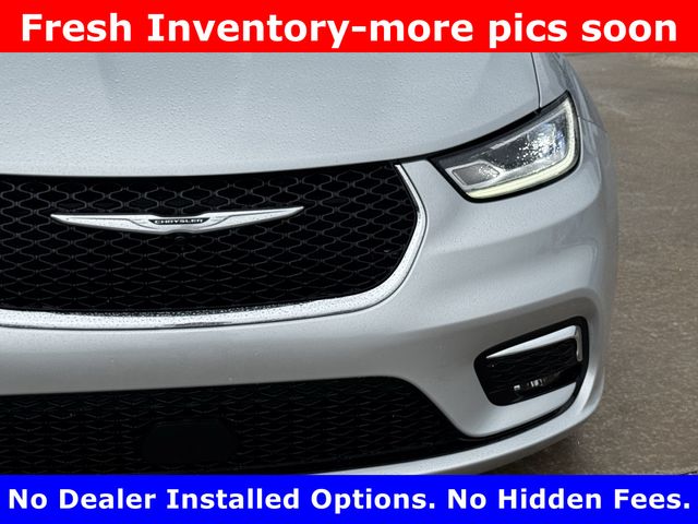 2026 Chrysler Pacifica Limited Silver at Mac Haik CDJR North Houston