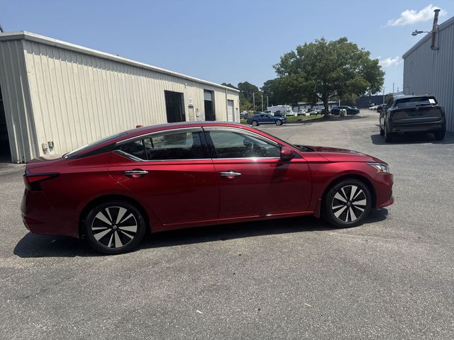 Used 2020 Red Nissan 2.5 SV image 4