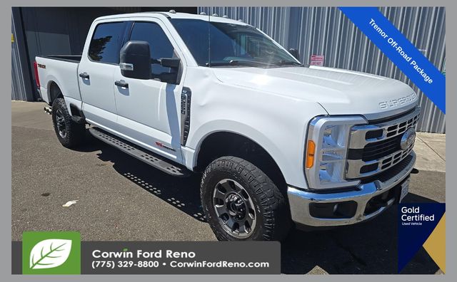 Oxford White 2023 Ford F-250 Super Duty Pickup Truck Four-Wheel Drive Automatic