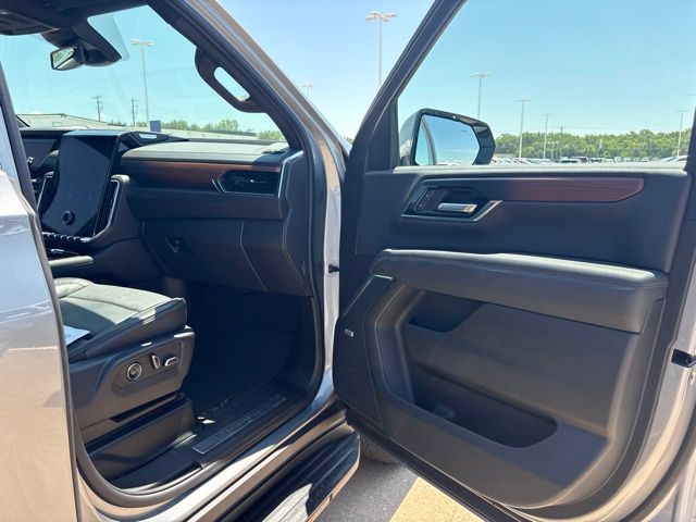 Used 2025 GMC Yukon XL SUV