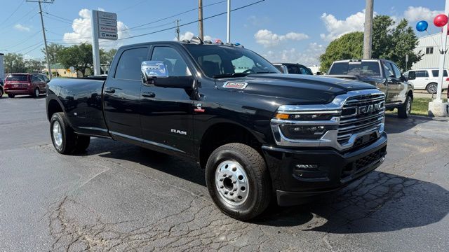 Diamond Black Crystal Pearlcoat 2025 RAM 3500 Laramie Crew Cab LB DRW 4WD Pickup Truck Four-Wheel Drive 8-Speed Automatic