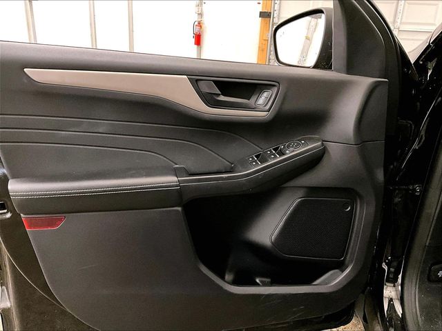 2022 Ford Escape SE Black at Luther Ford