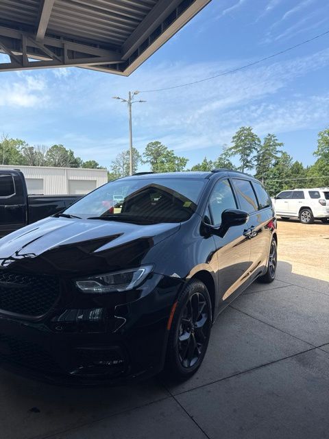 2025 Chrysler Pacifica Limited FWD