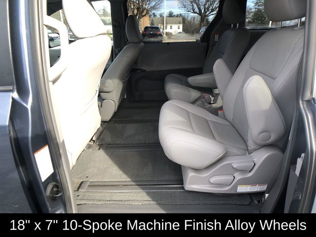 2017 Toyota Sienna XLE 24