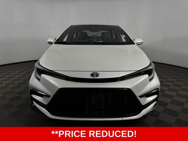 Used 2025 Toyota Corolla SE with VIN JTDBCMFE7S3080599 for sale in Northfield, Minnesota