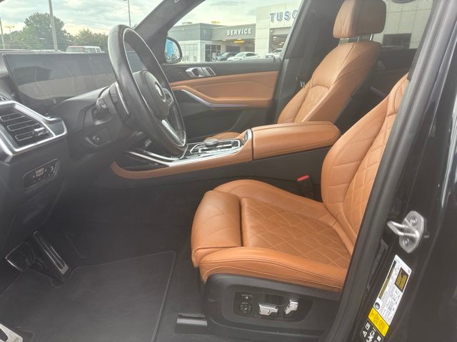 Used 2023 Black BMW xDrive40i image 7