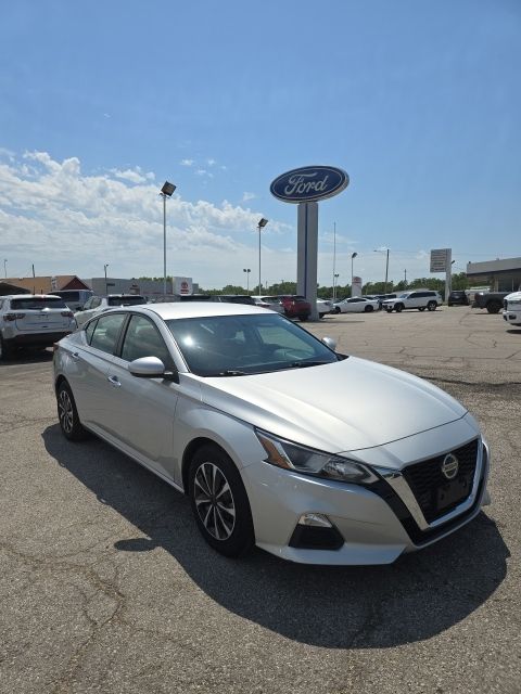 Brilliant Silver Metallic 2020 Nissan Altima Sedan Front-Wheel Drive Continuously Variable Transmission