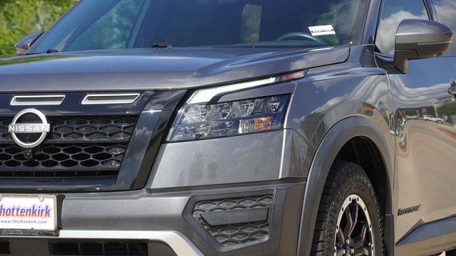 View vehicle photo 4