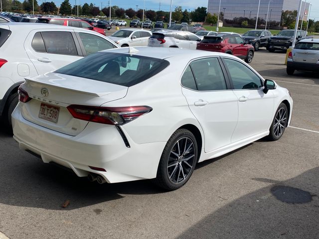 2021 Toyota Camry SE 3